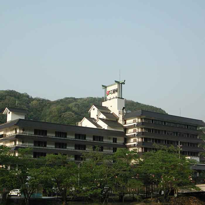 　［鳥取・三朝］三朝館（みささかん）　日帰り温泉＋ランチペア